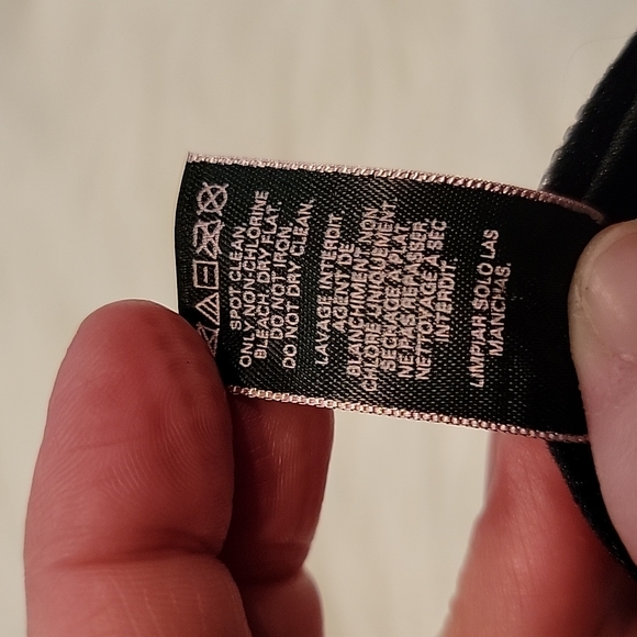 NWT Victoria's Secret Bling Velety Flip Flops Large & "V" Monogramed bag! - Picture 7 of 8